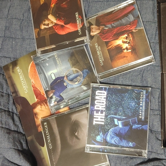 Garth Brooks The Ultimate Collection. CD Box set - Picture 3 of 4